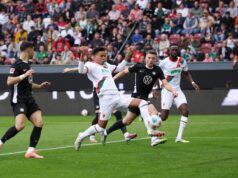 Cinco pontos separam os dois lados da metade inferior