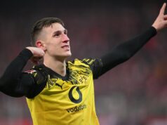 O técnico do Borussia Dortmund está “otimista” com a assinatura de um novo contrato por Nico Schlotterbeck