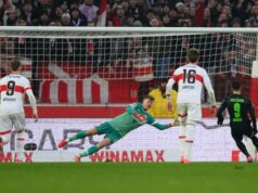 O anfitrião da quarta décima quinta Mercedes-Benz Arena