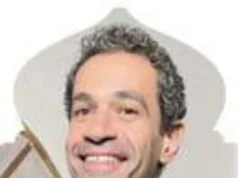 Sedqi Sakhr, o psiquiatra de “Two Apart from Us”