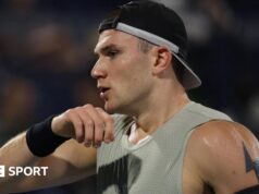 Jack Draper perdeu para Arthur Rinderkinch no Campeonato de Tênis de Dubai.