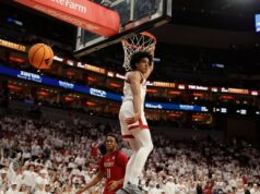 Mikel Brown Jr. fez 10 3s e 45 pontos na rolagem de Louisville