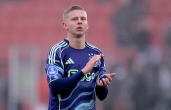 aquisições de inverno Oleksandr Zinchenko marcou pelo Ajax em uma partida de exibição contra o Telstar.