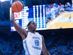 A estrela da Carolina do Norte, Caleb Wilson, quebrou a mão