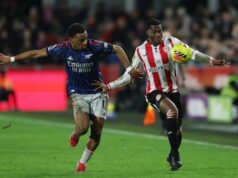 O Arsenal perdeu um ponto para o rival da cidade, Brentford, que novamente fez uma longa cobrança lateral.