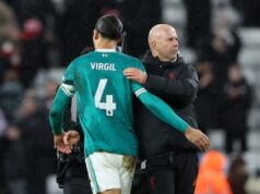 Arne Slot elogia Virgil Van Dijk por ‘tremenda conquista’: ‘Ele é importante’