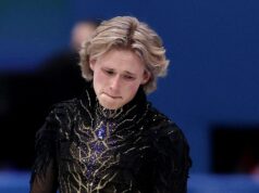 Na patinação artística masculina, o favorito americano Ilya Malinin terminou em um impressionante oitavo lugar