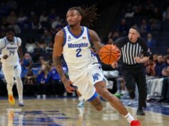 Memphis suspendeu Davis, decidindo que ele violou as regras da equipe