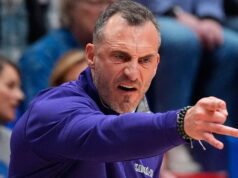 Gottlieb bateu uma mesa, destruindo os árbitros após a derrota para o Green Bay