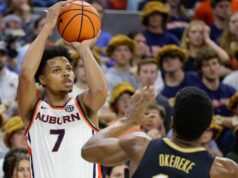 Keyshawn Hall de Auburn está praticando, mas ainda no limbo