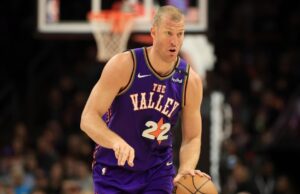 Os Spurs estão assinando com o veterano centro Mason Plumlee um contrato de 10 dias.