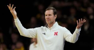 Iowa pediu desculpas a um fã que abordou Fred Hoiberg na fila do aperto de mão