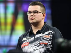 Gian van Veen novamente perdeu a vitória na noite de estreia, com Jonny Clayton assumindo a liderança de Michael van Gerwen.