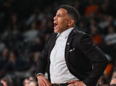 A queda da Georgia Tech apoia o técnico Stoudamire; Orgulho on-line