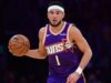 Suns Devin Booker saiu pelo menos uma semana com distensão no quadril direito.