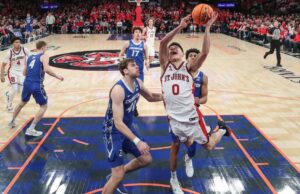 John’s estendeu a seqüência de vitórias para 13, a mais longa com 41 anos