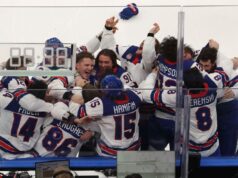 ‘Lendas’: Tom Brady e Devin Booker reagem ao ouro do hóquei masculino nos EUA