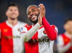 Raheem Sterling aperta a mão na estreia no Feyenoord: ‘Todos podem aprender com ele’
