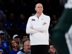 O técnico do Kentucky, Mark Pope, multou a SEC por comentários pós-jogo