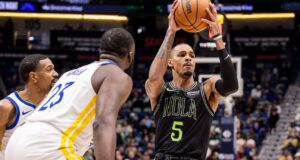 Murray voltou de uma lesão no tendão de Aquiles para marcar 13 pontos na vitória dos Pelicanos.