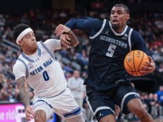 O guarda de Georgetown, KJ Lewis (tornozelo), ficará afastado pelo resto da temporada