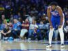 Embiid, do 76ers, perderá pelo menos três jogos devido a distensão oblíqua