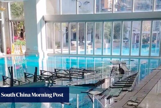 Uma grande parte do telhado da piscina coberta da propriedade de Hong Kong desabou