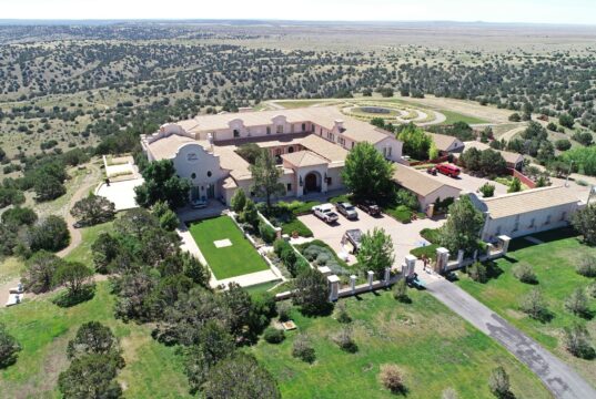 Legisladores do Novo México abrem investigação sobre o rancho Zorro de Epstein | Notícias sobre abuso sexual