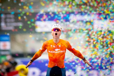 2026-02-01-16-13-56-hulst-mathieu-van-der-poel-komt-over-de-finish-tijdens-het-wk-veldrijden-in-het.jpeg