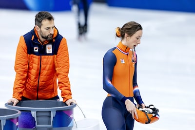 2026-02-11-11-44-01-milaan-coach-niels-kerstholt-en-suzanne-schulting-tijdens-een-shorttrack-trainin.jpeg
