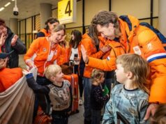 Jens, Jorrit e Jutta vão tomar café com Jetten. Quão importante ele acha que os principais esportes são?