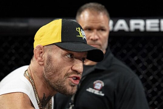 Conor McGregor afirma que lhe foi oferecida uma data que foi contestada em um tweet excluído.