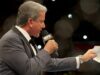 Bruce Buffer revela que nunca praticou anunciar no octógono.