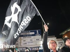 O Conselho de Swansea lançou uma ação legal contra o WRU sobre a proposta de venda de Cardiff.