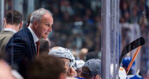 O lendário DePaul Coffey retorna à equipe técnica dos Oilers