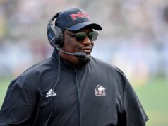 Os Seahawks contrataram o técnico da NIU, Thomas Hammock, para treinar os RBs.