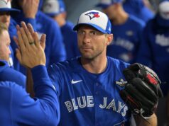 Relatórios: Max Scherzer está retornando aos Blue Jays com um contrato de 1 ano.