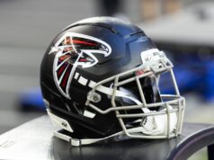 Relatórios: LaTroy Lewis, técnico assistente de fogo dos Falcons, DL.