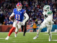 Relatórios: Titãs adquirem o Pro Bowl D Jermaine Johnson dos Jets.