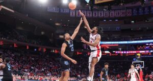 O número 17 de St. John’s leva uma sequência recorde de vitórias em estradas para Marquette.