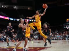 A USC, entrando em um confronto de rivalidade com a UCLA, não pode se permitir outro deslize.