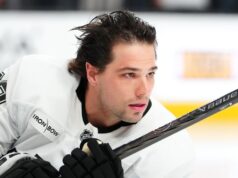 O suíço Kevin Fiala foi operado à perna lesionada.