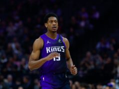 Kings FD Andre Hunter fora da temporada após cirurgia ocular