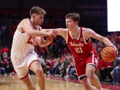 O número 7, Nebraska, lida com a adversidade, em busca de redenção deslizando para o Noroeste.