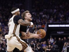 Os Warriors se recuperam tarde, surpreendendo os Grizzlies em uma batalha de equipes com poucos jogadores