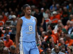 O calouro da UNC, Caleb Wilson, foi afastado dos gramados com uma mão quebrada.