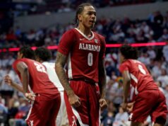 O 25º lugar do Alabama recebe o 20º lugar do Arkansas enquanto ofensas de alto poder se chocam