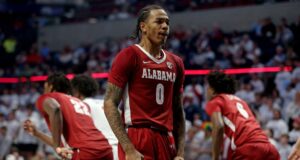 O 25º lugar do Alabama recebe o 20º lugar do Arkansas enquanto ofensas de alto poder se chocam