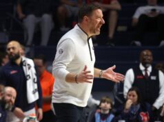 Ole Miss recebe o Mississippi State entre as duas equipes.