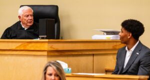 Ole Miss QB Trinidad Chambless recebeu ordem de restrição do juiz do Mississippi